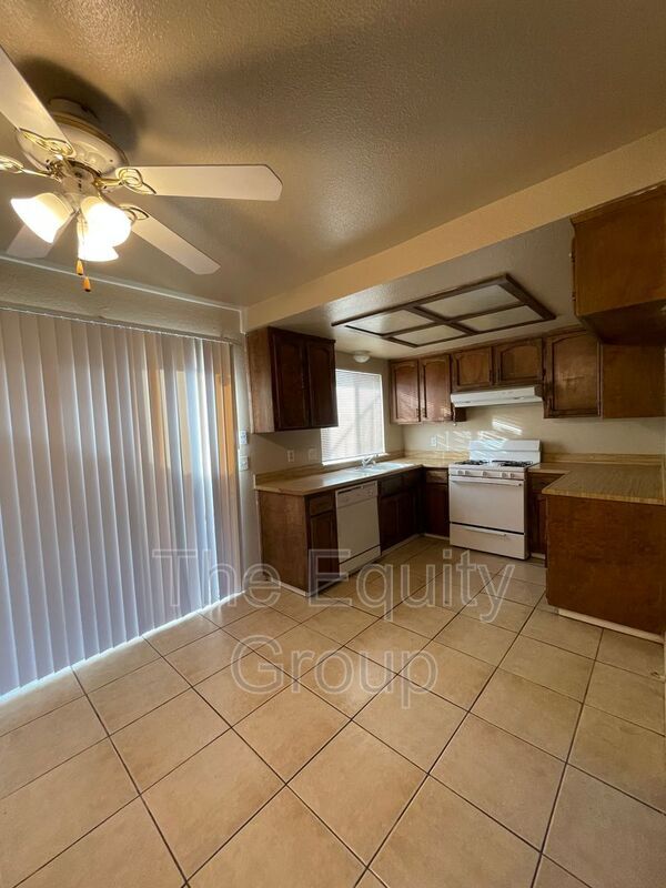 Foto del edificio - 1305 S Court St
