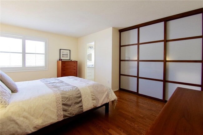 Building Photo - 732 Mooney's Bay Pl