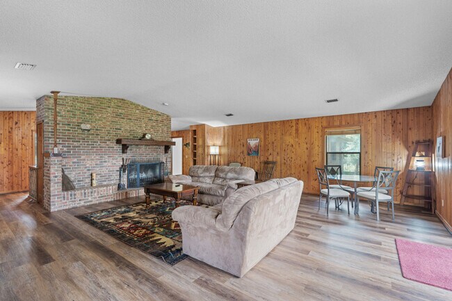 Building Photo - 1803 Riveredge Dr