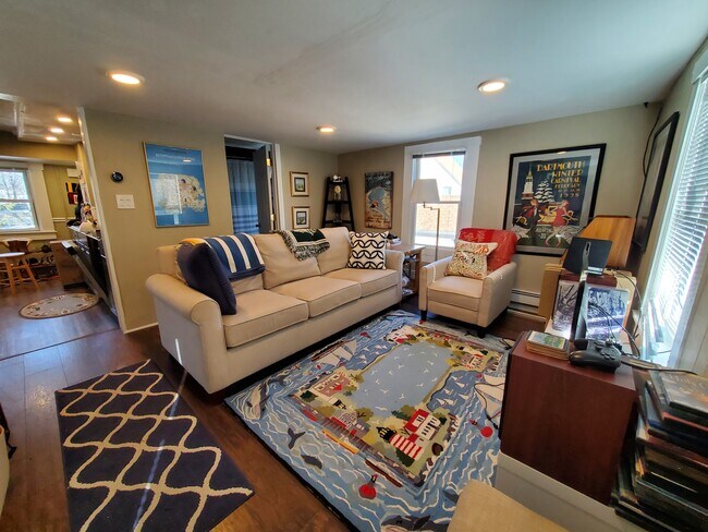 Living Room 2 - 85 Pine St