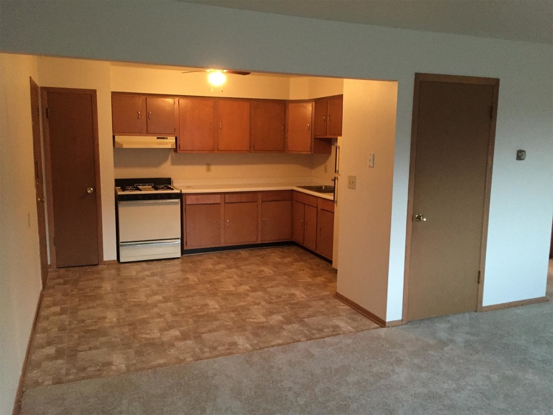 201 W Park Ave Unit 6, Hartland, WI 53029 Room for Rent in Hartland