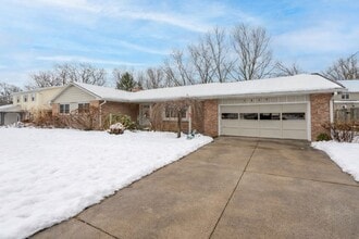 Building Photo - 1517 Royal Oak Ave