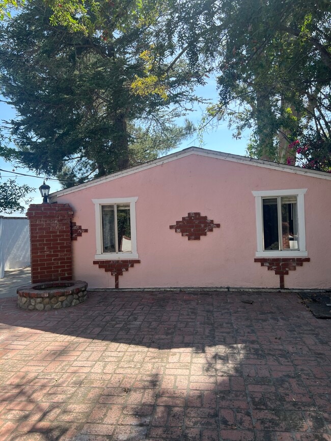 Western side of guesthouse - 15138 Encanto Dr (Sherman Oaks, CA) House