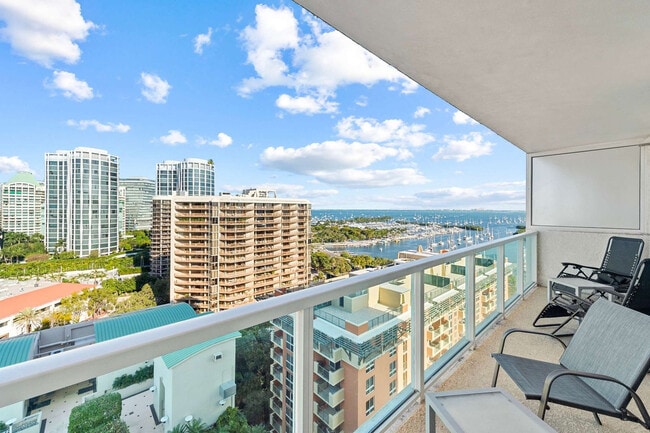 Foto del edificio - 2889 McFarlane Rd