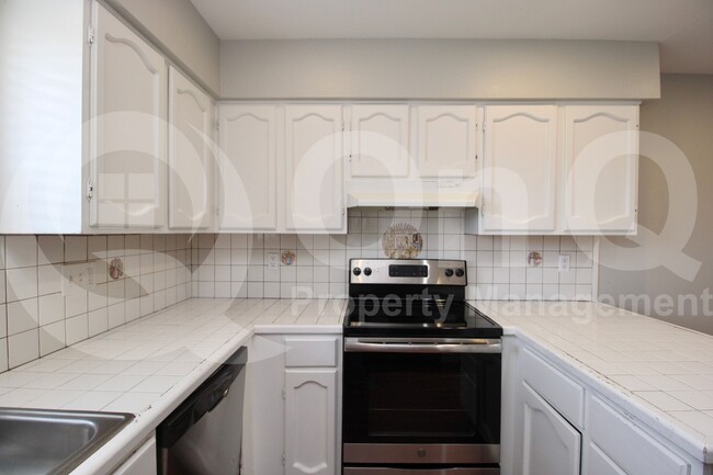 Building Photo - 2522 E Don Carlos Ave