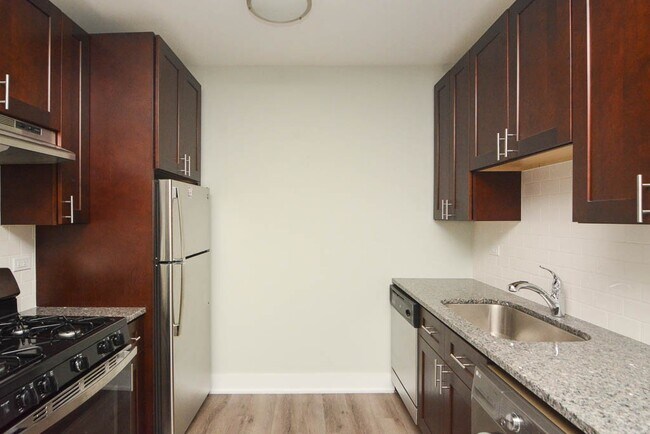 Building Photo - 722 St Johns Ave
