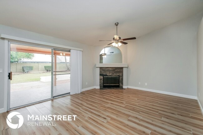 Foto del edificio - 1668 E Golden Ln