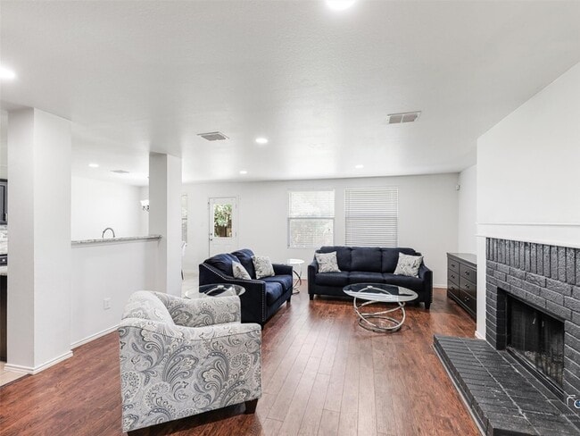Foto del edificio - 13262 Cleburne Dr