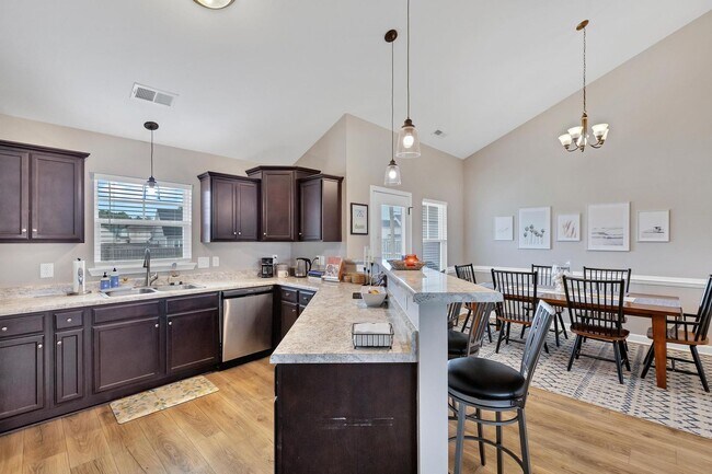 Foto del edificio - Bonus Room and Neighborhood POOL!