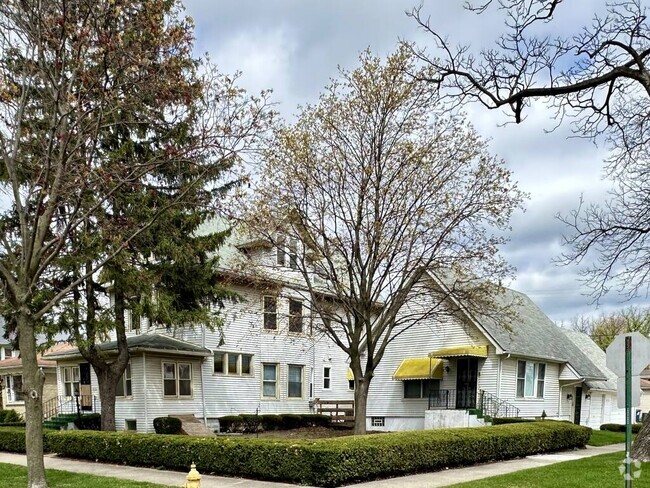Building Photo - 215 S 10th Ave