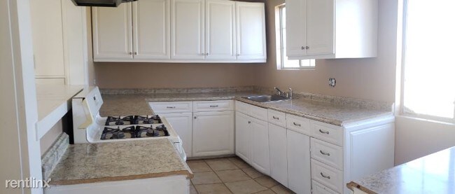 Building Photo - 4 br, 2 bath House - 371 east avenue r4