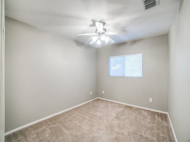 Building Photo - 216 Weeping Willow