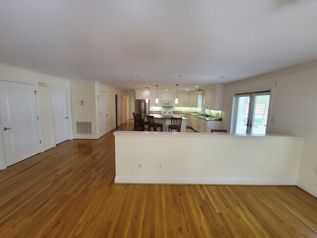 Building Photo - 2309 Wake Forest St