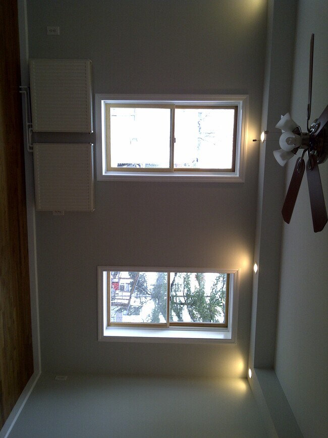 Building Photo - 1127 Gilmore Ct