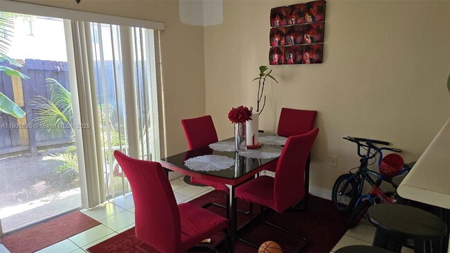 Foto del edificio - 1568 SE 26th St
