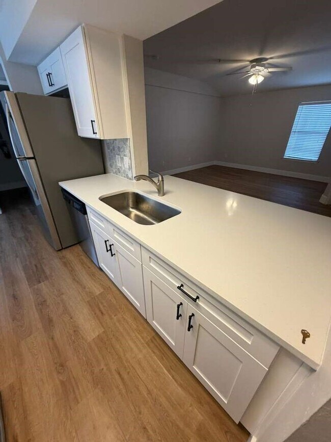 Foto del edificio - Application pending***Do Not Apply***Spacious 2/2 Condo in Sable Point within gated community