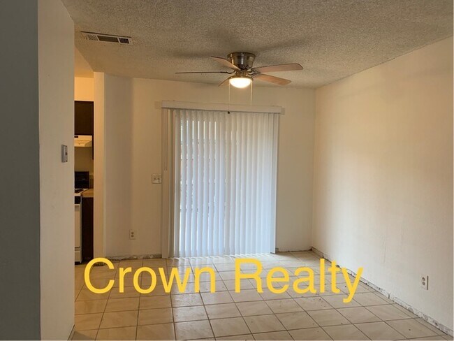 Building Photo - 1021 S E St