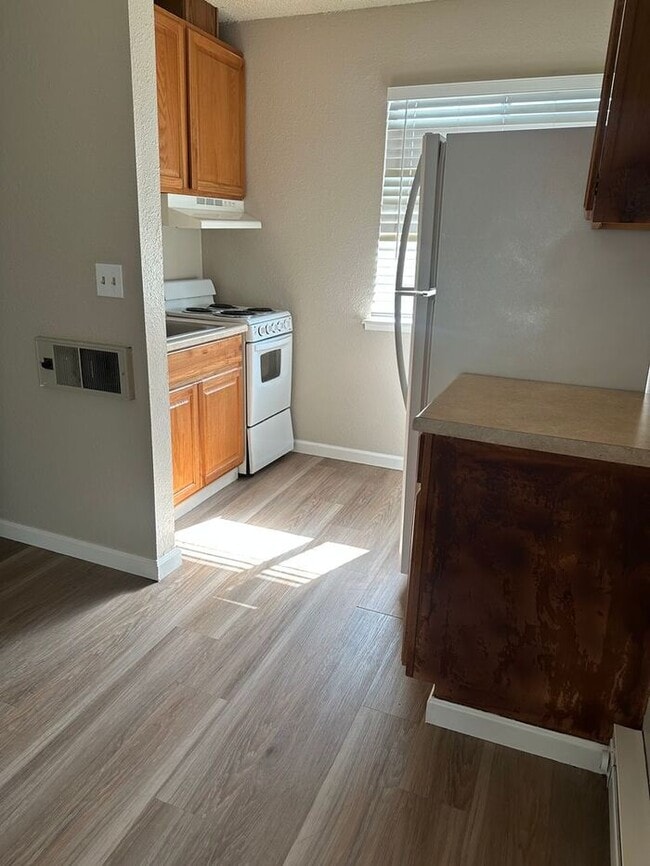 Building Photo - 516 11th St