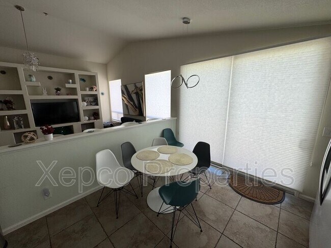 Building Photo - 65548 Avenida Barona