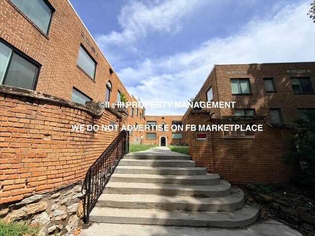 Foto del edificio - 4511 Roanoke Pkwy