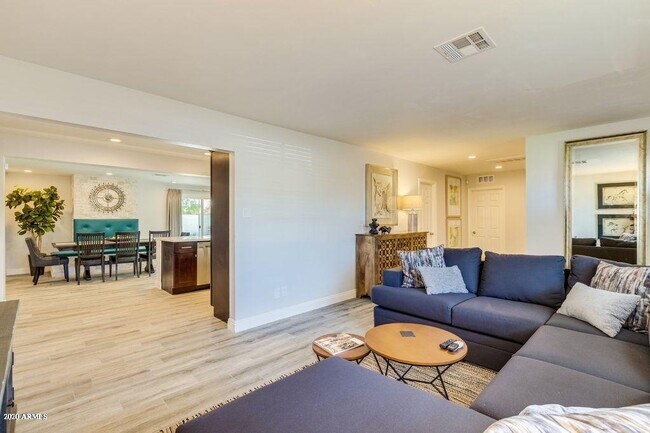 Foto del edificio - 6737 E Lewis Ave