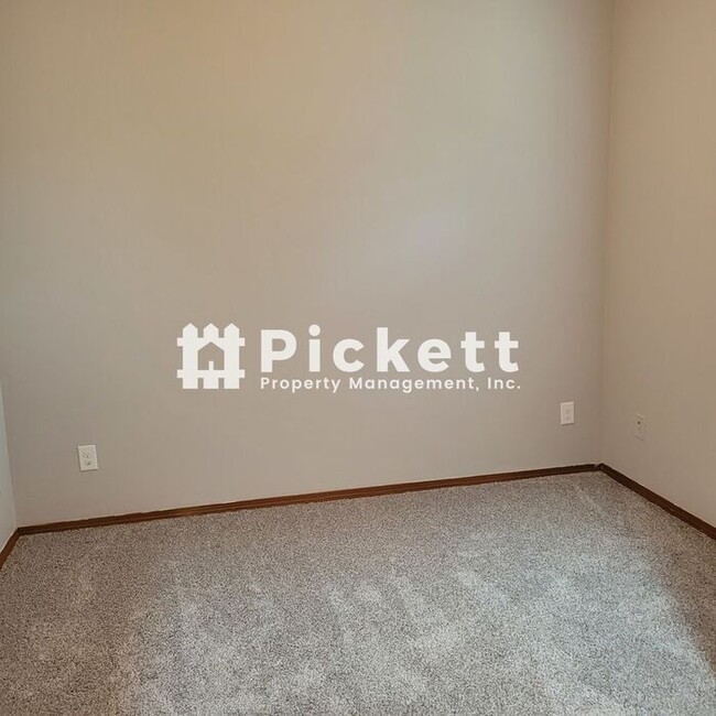 Building Photo - 4 Bedroom West Bremerton Home