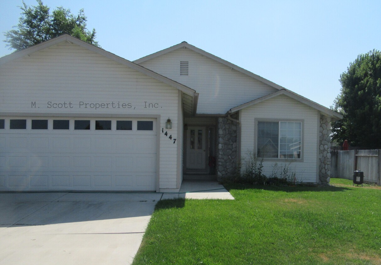Primary Photo - 1447 N Marion Russell Dr
