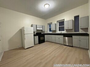 Building Photo - 1460 Tremont St