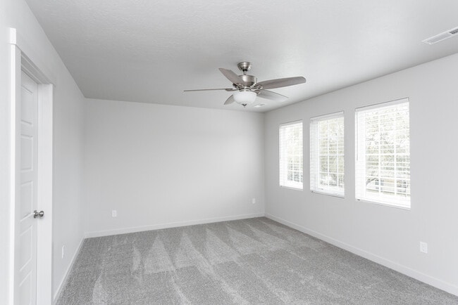 Foto del edificio - 3 Bedroom Townhome - Private backyard