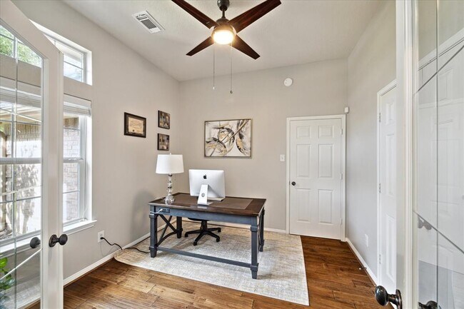Foto del edificio - 3231 Summerland Dr