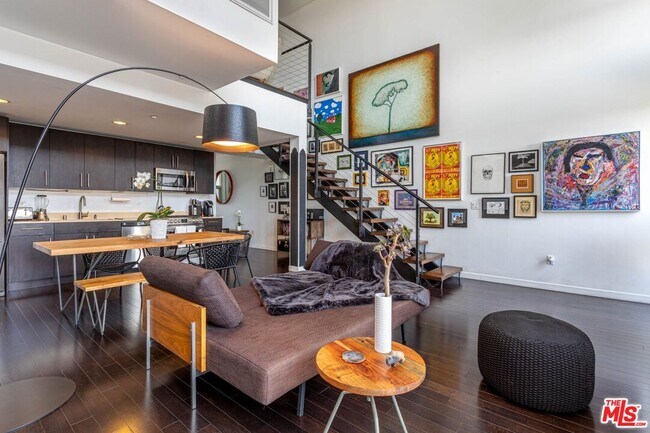 Foto del edificio - 4111 W Sunset Blvd