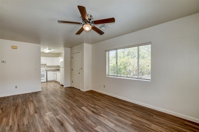 Building Photo - 114 Bradshaw Dr