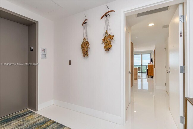 Foto del edificio - 16385 Biscayne Blvd