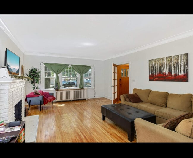 Foto del edificio - 1121 Goodrich Ave