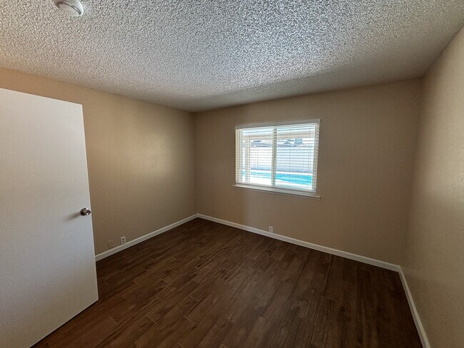 Foto del edificio - 493 E Mesa Ave