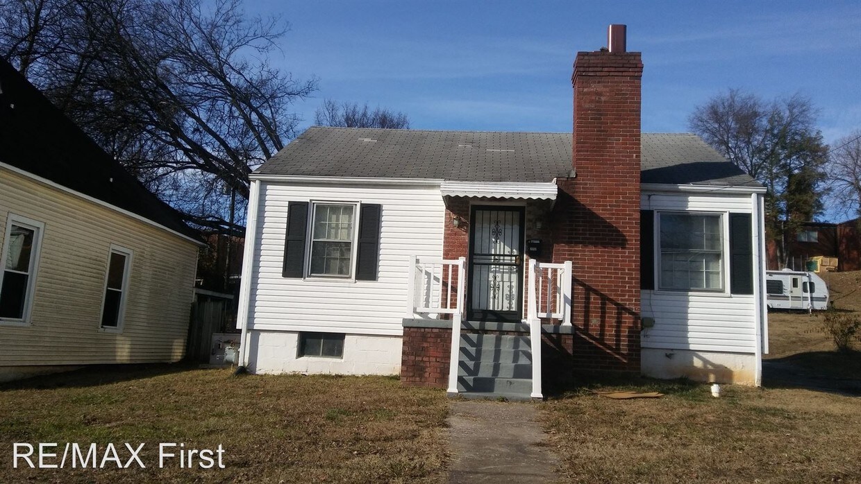 Building Photo - 2233 Lawson Ave