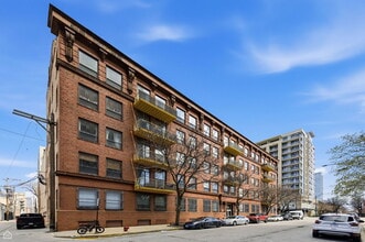Building Photo - 1910 S Indiana Ave