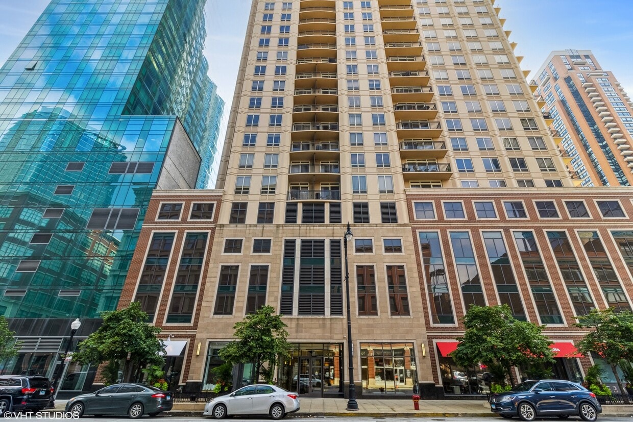 Primary Photo - 1111 S Wabash Ave