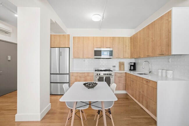 Foto del edificio - 517 W 45th St