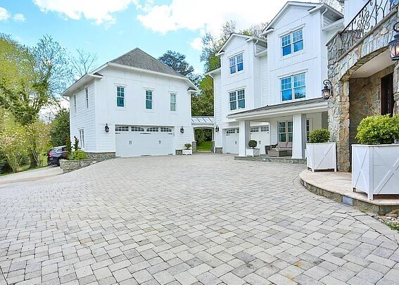 Foto del edificio - 6329 Linway Terrace