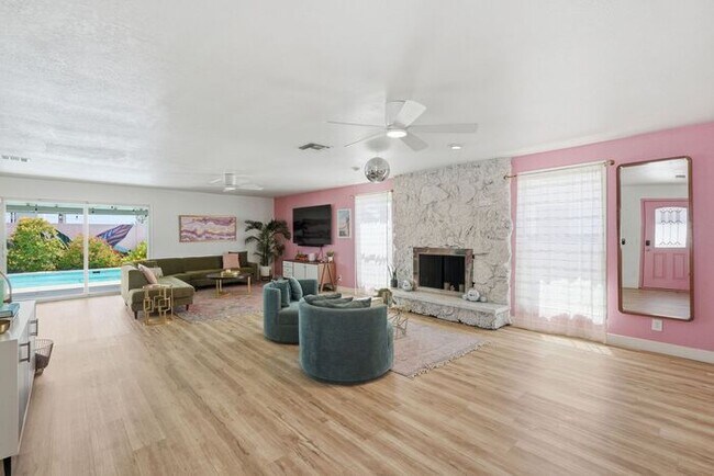 Foto del edificio - Scottsdale Oasis Ready for July move-in!