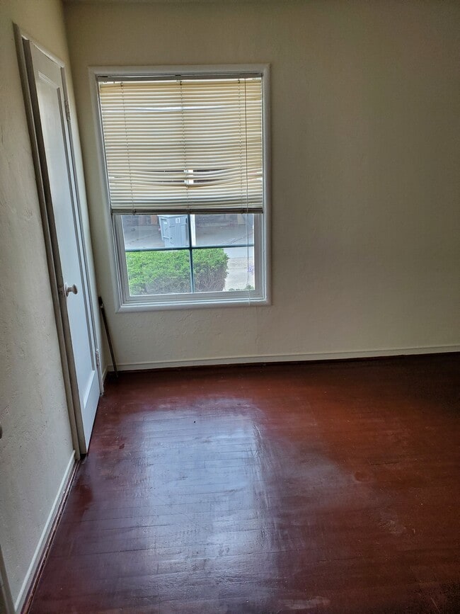 Bedroom - 1329 Parker St