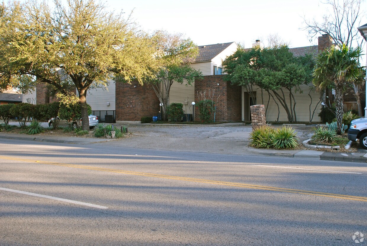 Primary Photo - 5010-5022 Cedar Springs Rd