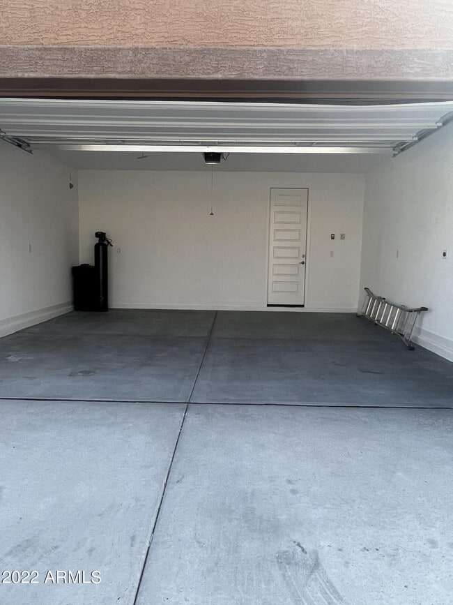 Building Photo - 8953 W Palo Verde Dr