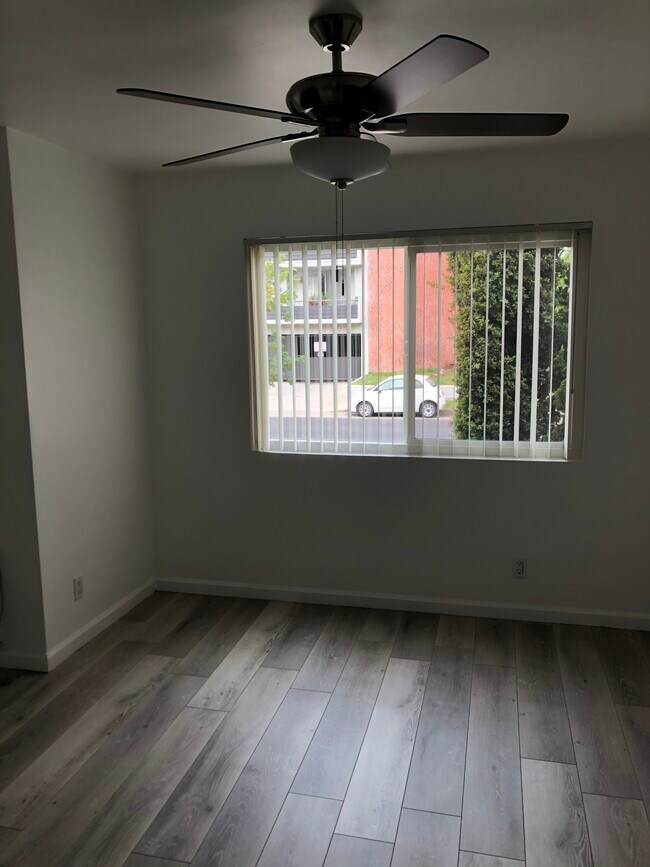 Dining room - 11944 Mayfield Ave