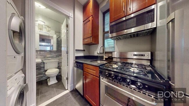 Foto del edificio - 382 E 10th St