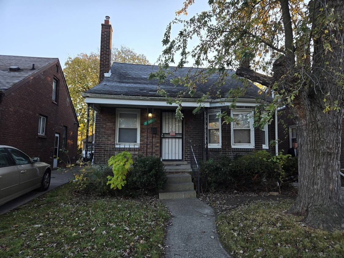 Primary Photo - 19758 Fairport St