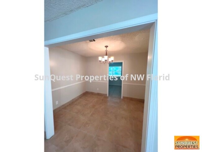 Building Photo - 3/2 All brick and very spacious home