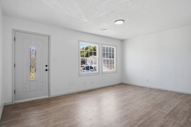 Building Photo - 549 E Ercoupe Dr