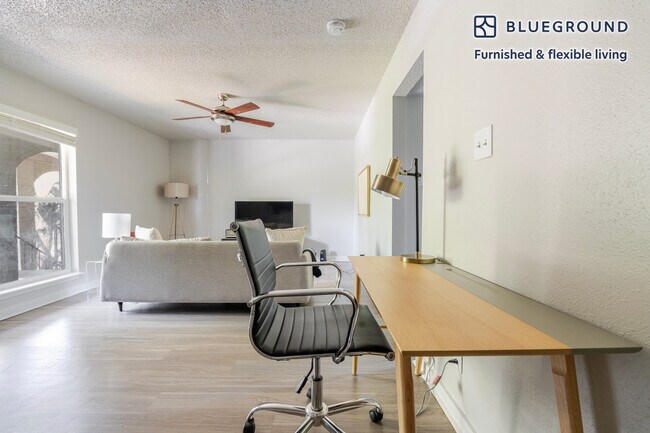 Foto del edificio - 1230 E 38th 1/2 St